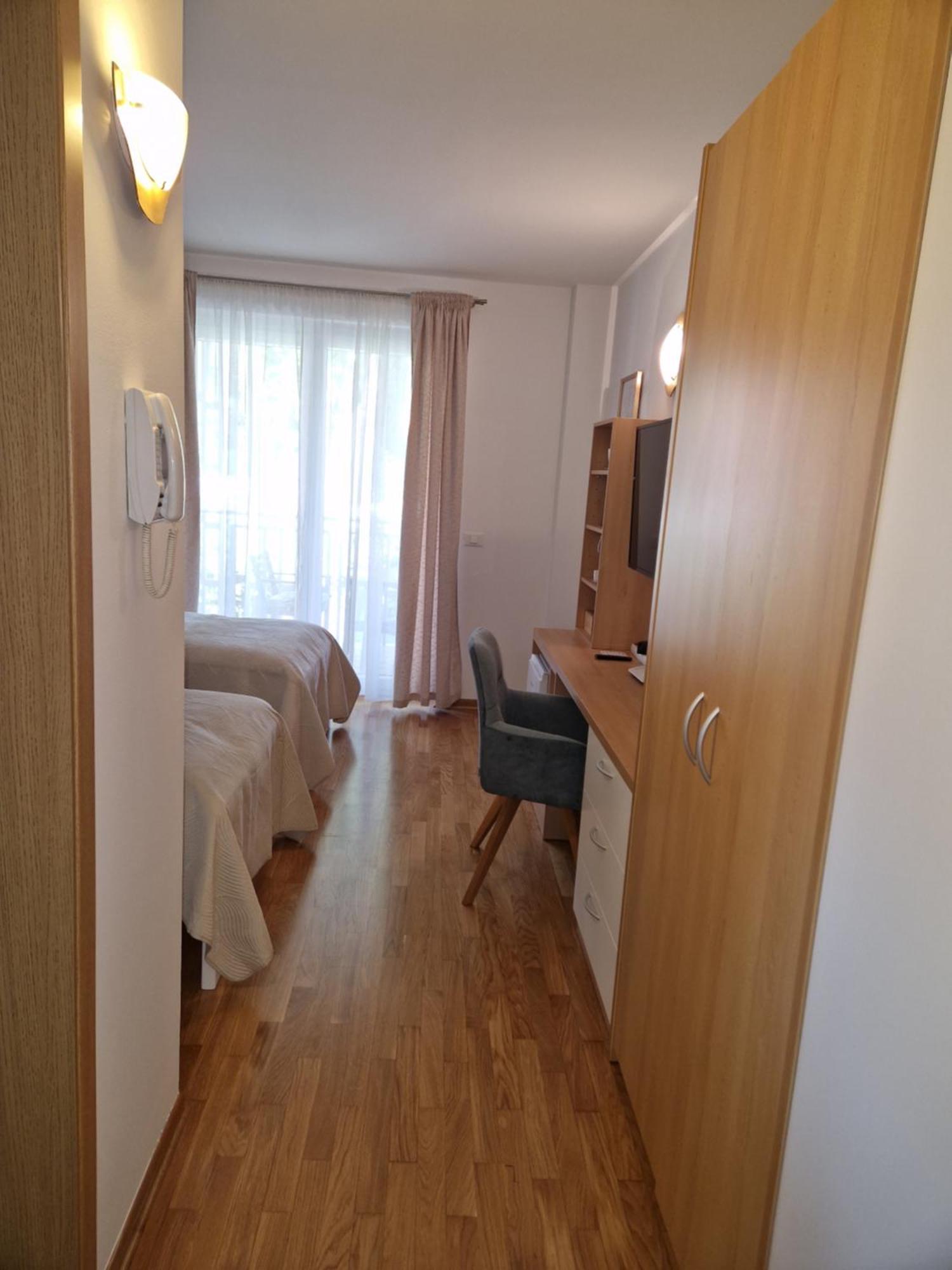 Room 211 - Aparthotel Jadranka ปอร์โตรอซ ภายนอก รูปภาพ